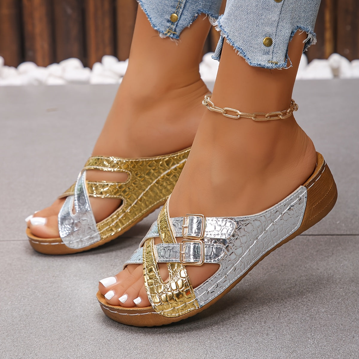 Summer New Arrival European and American Slippers Womens Color Block Sandals Golden Silvery Beach Shoes Large Size Fashion Casual Wear Thick Sole Antislip 4243